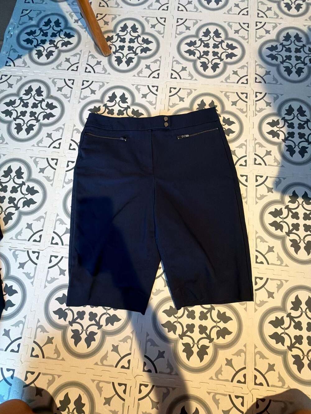 White House Black Market The 12 Inch Bermuda Short Size 8 Blue Cotton